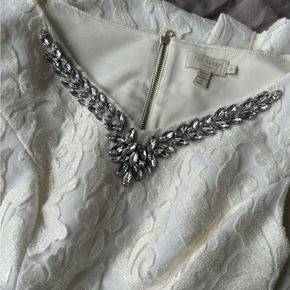 Ted baker white lace dress with crystal - Picture 2 of 3